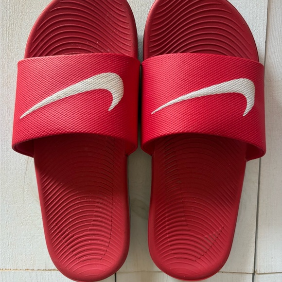 Nike Red Slide Sport Sandals Slides Flip Flops Youth 6 - Picture 2 of 4